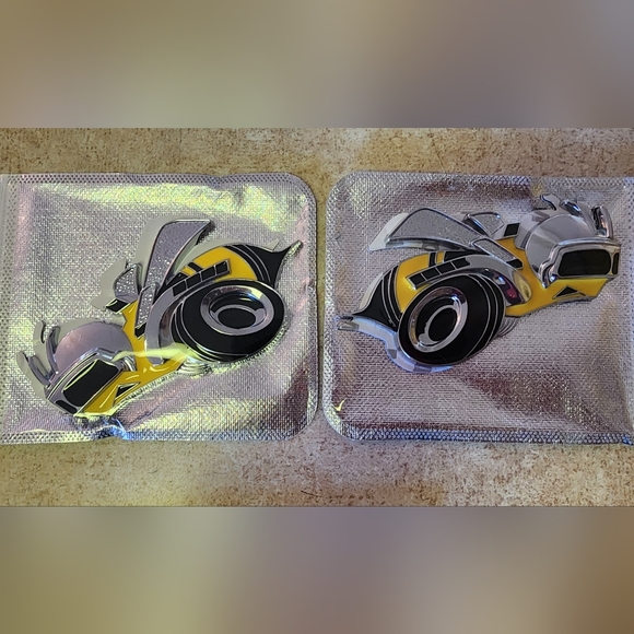 2 Super Bee badge emblems for Hemi SRT Scat Pack Dodge Challenger. Ligh… - Picture 8 of 8